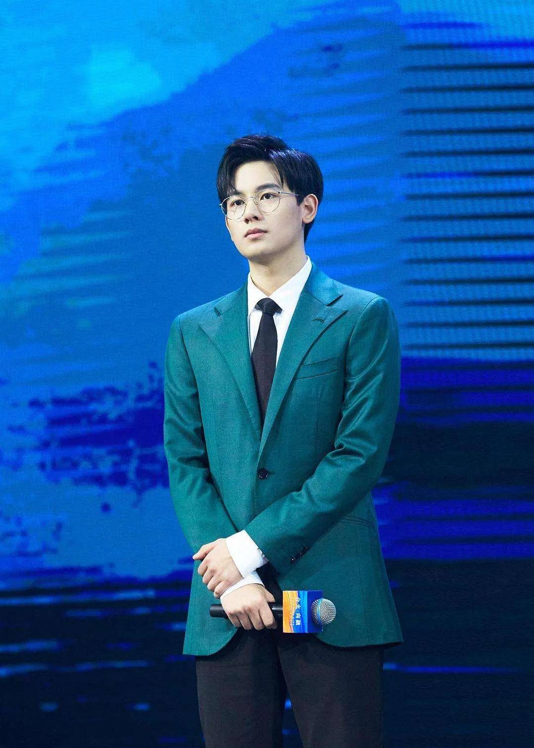 胡先煦年少成名又被弯道超车靠减肥也能出圈