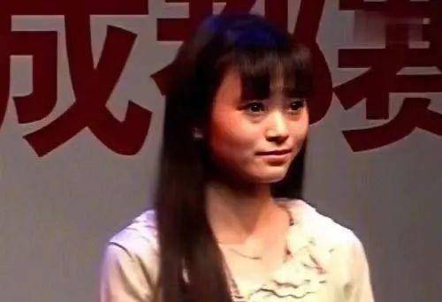 新歌鞠婧祎新歌MV被嘲，滤镜磨皮太厚脸惨白，侧脸面部凹陷颧骨高
