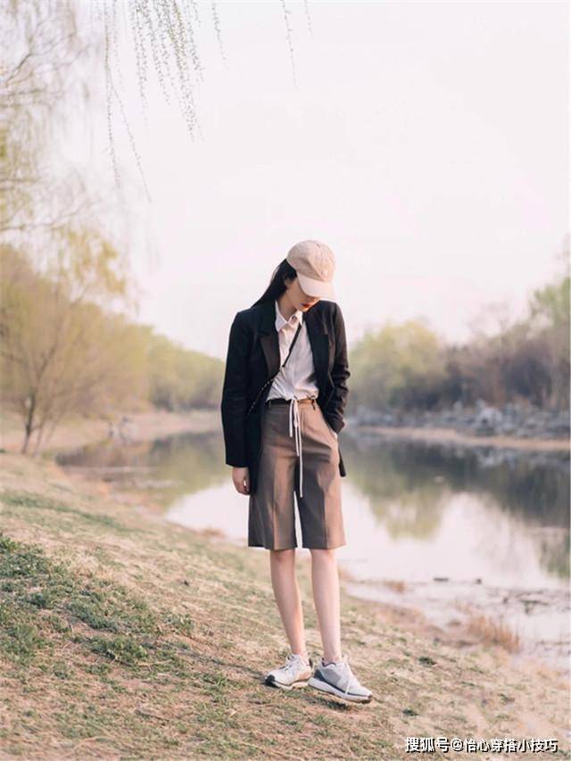 垫肩 “衬衫+五分裤”才是初夏该有的打扮,清凉舒适又洋气,美翻了!