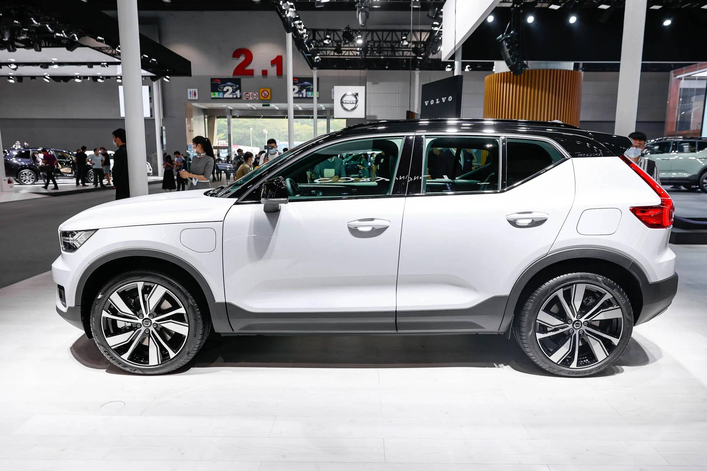 volvo电动车xc40图片