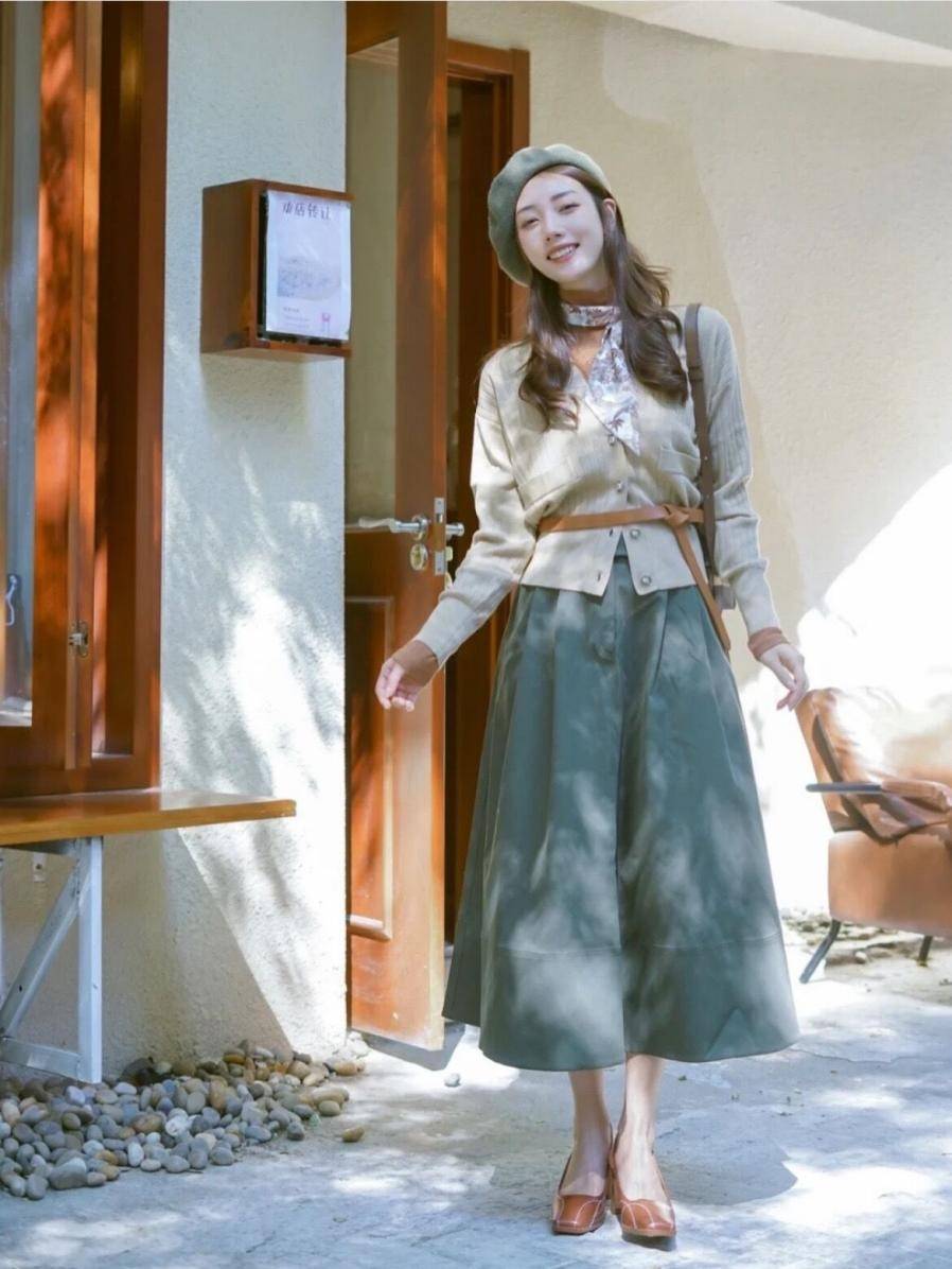 曲线 A字裙VS直筒裙,哪个和毛衣更“合拍”?看完对比就知道怎么选了