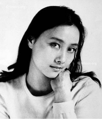她被"骗"去演《渴望》红到发紫,嫁演员被宠成公主_黄梅莹_王亚茹_角色