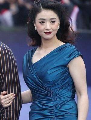 脚背盘点娱乐圈减脂逆袭女星，颖儿瘦成小仙女，她却直接“年轻”10岁