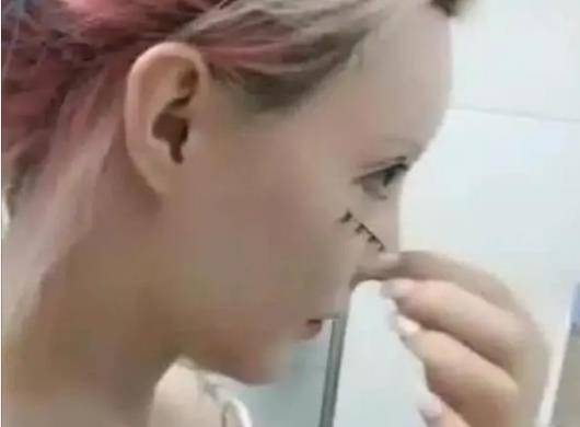 土豪“芭比女孩”妆容太精致，土豪粉丝花400万揭开她真容，结果怎样