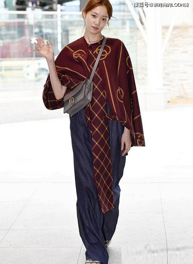 黑色 论“腿长”关晓彤都输给她！再难穿的衣服，也穿出腿长两米既视感