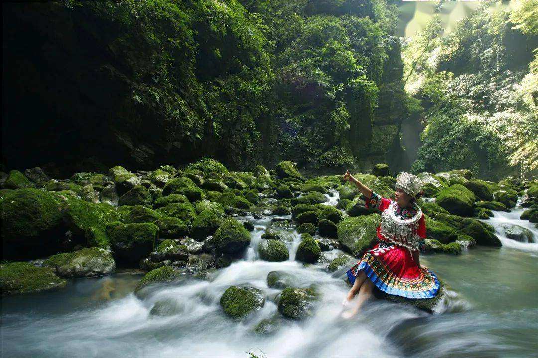 重庆一条河流，融山、水、林、泉、峡于一体，是5A级旅游景区