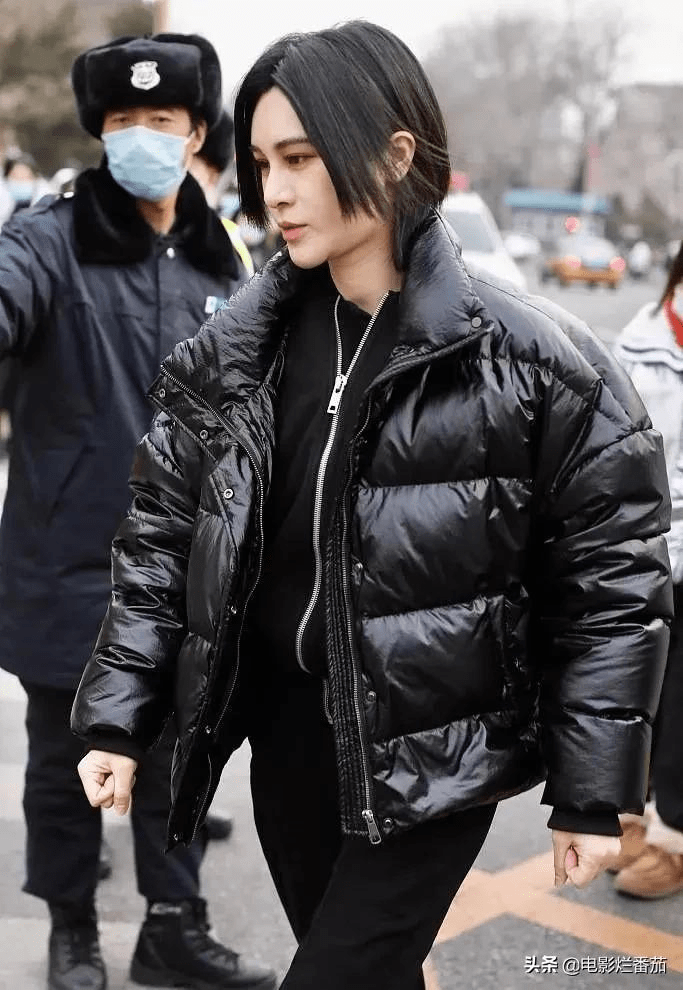 卫衣 元宵晚会彩排:金晨美目顾盼,小撒如邻家哥哥,万茜短发卫衣飒爽