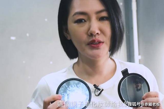 什么精致的女人出门包里都带什么？看到明星包里东西时，就知道差距了