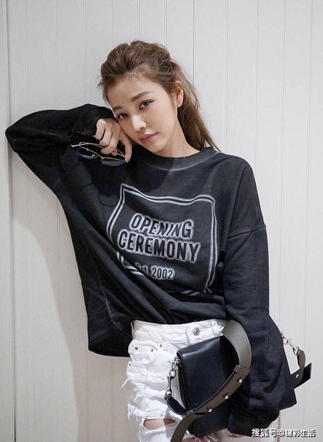 林志玲 论“冻龄”林志玲都输给她了！40岁不“装嫩”也活成了20岁的样子