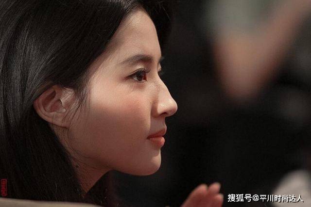 驼峰鼻包括很多欧美人对脸部最在意的也是鼻子部位,只不过他们天生