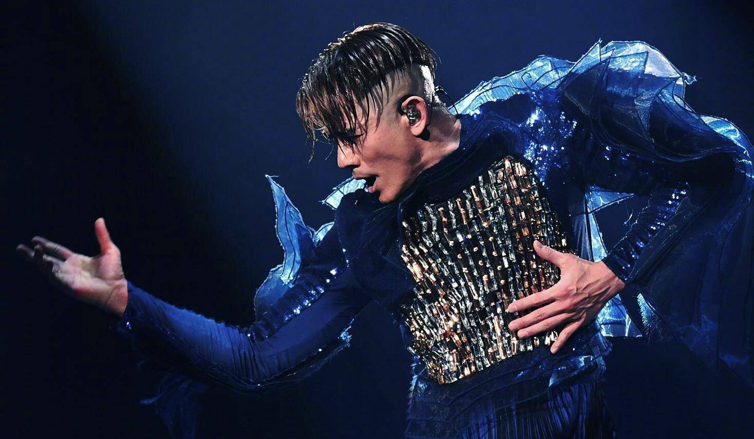 54岁郭富城演唱会大秀胸肌发长文感谢粉丝多年力挺