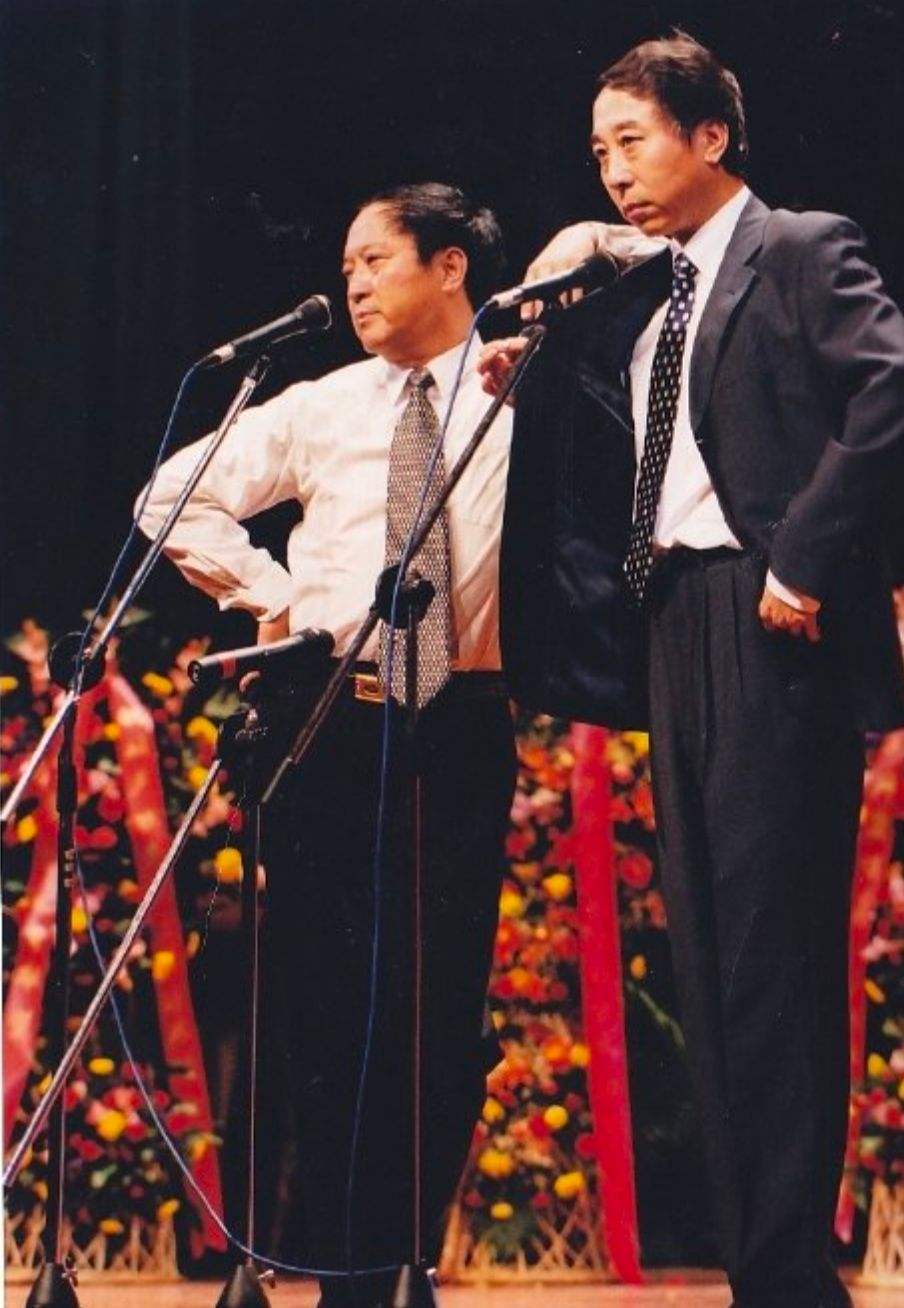 原创牛群不当明星去当县长为了百姓一贫如洗为何却换来一片骂名