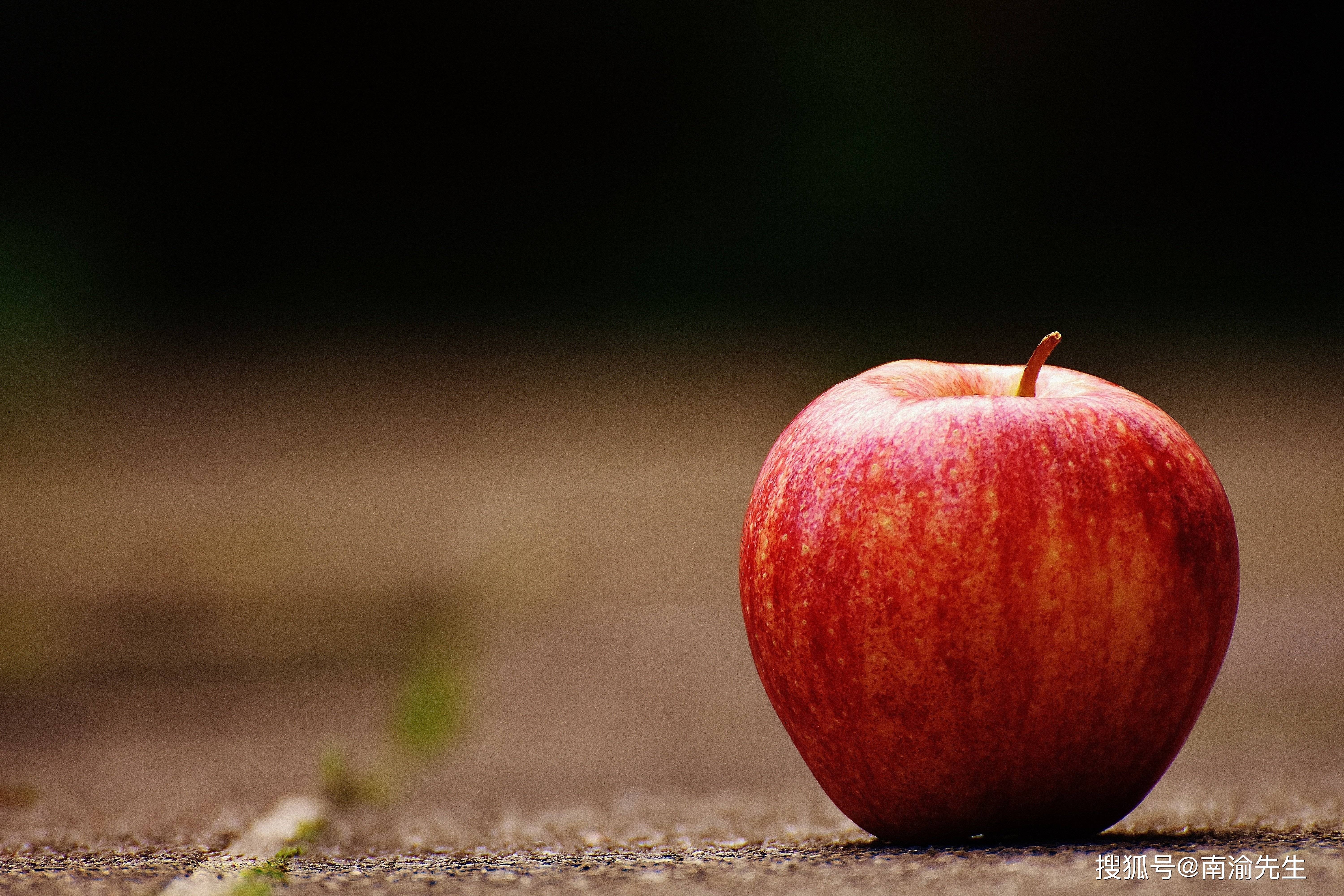 陌生人的红苹果 一个苹果红色故事选篇