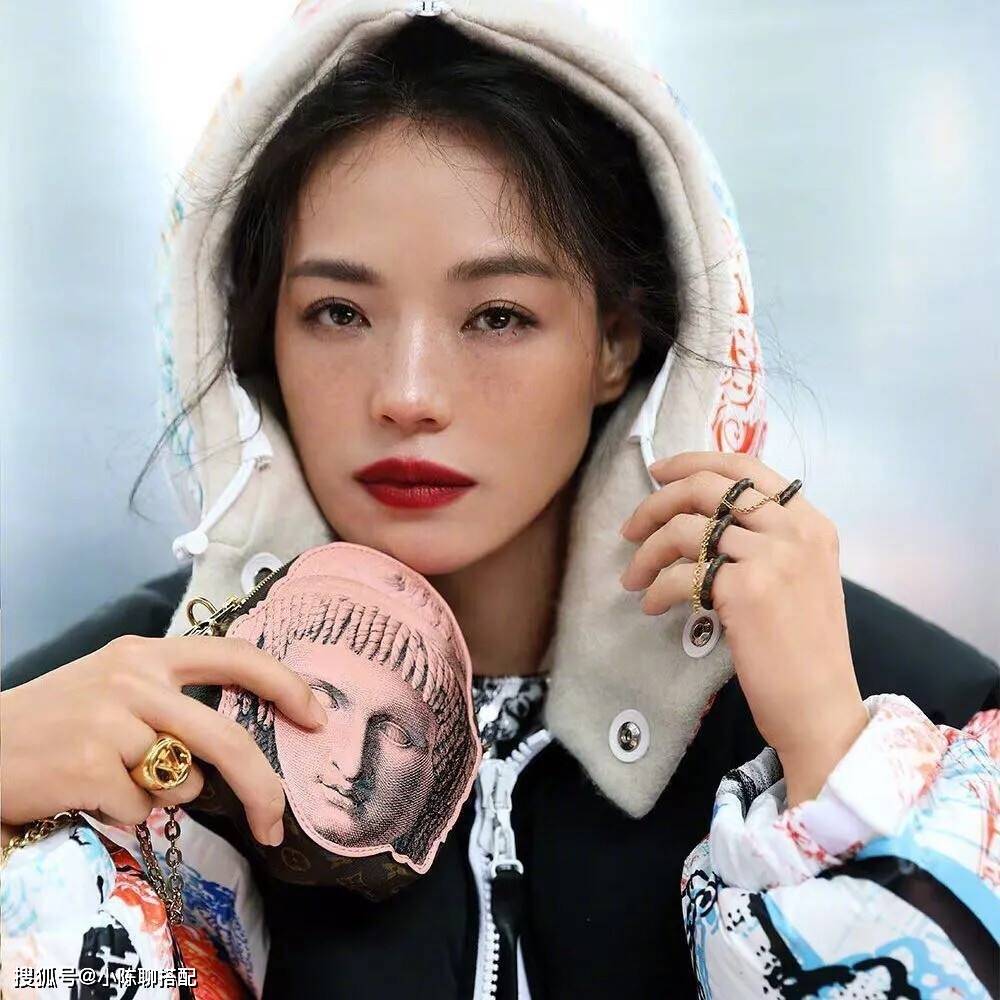 对比看了安吉丽娜朱莉，才知道涂口红也有讲究，来看看你适合哪种唇妆