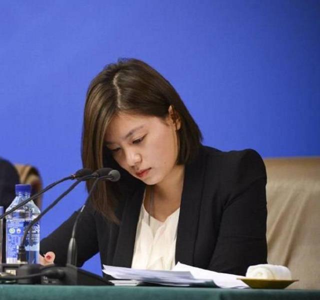 最美翻译官张京美丽与智慧并存高强度临场翻译吊打美国翻译