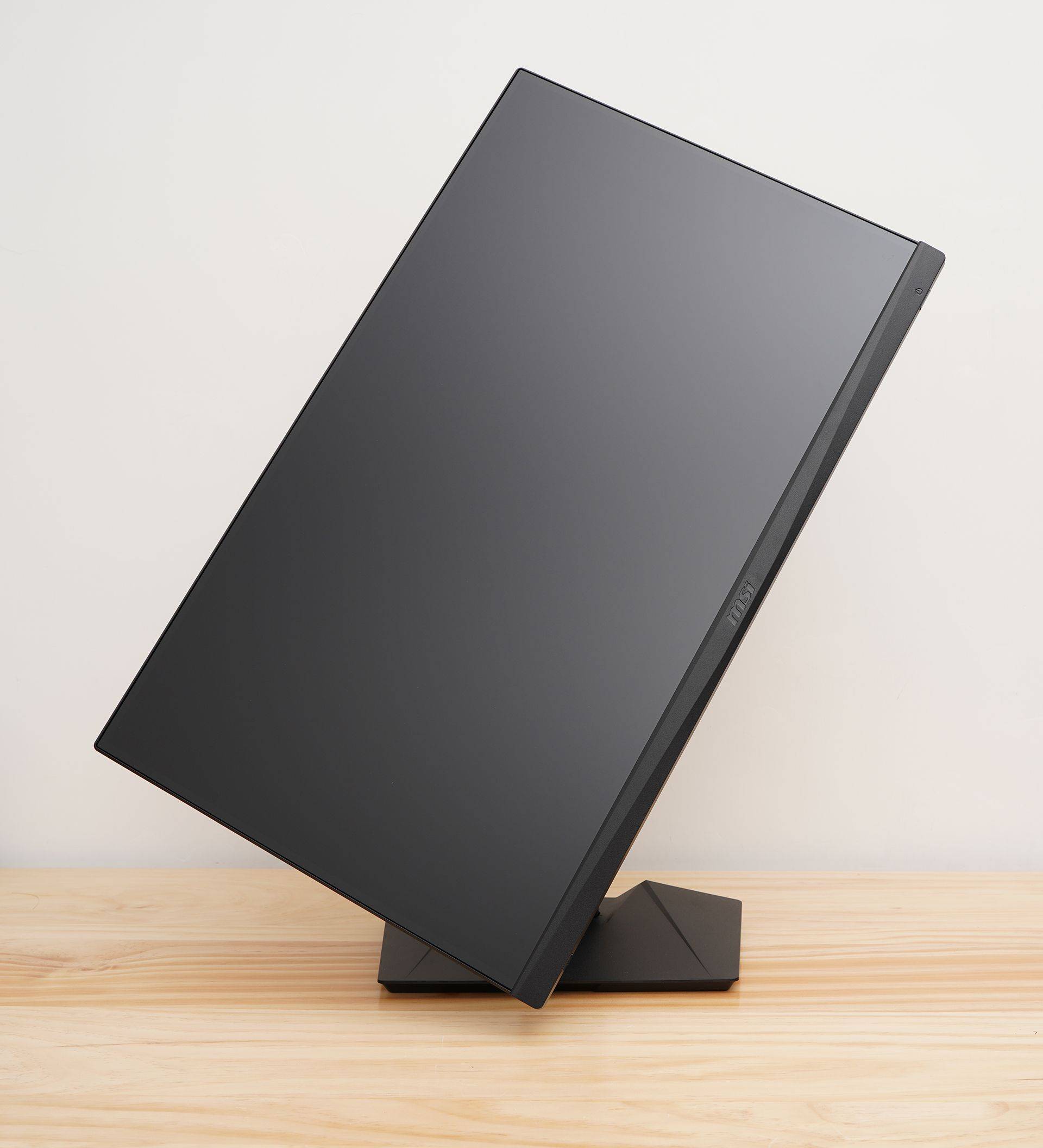 妥妥的游戏外挂 微星MAG274QRF-QD电竞显示器开箱体验