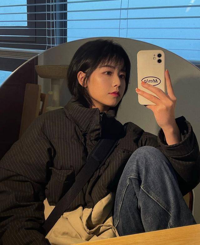 发型短发也能潮出新花样！齐肩短发青春减龄，仿佛回到学生时代