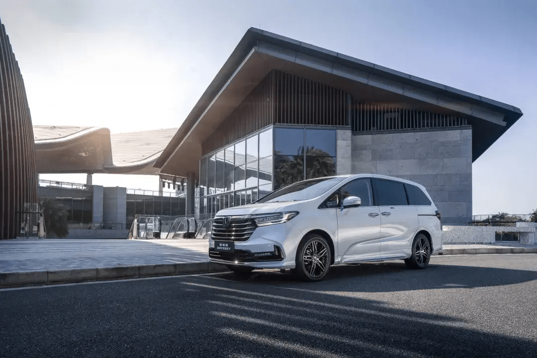 不给赛那加价的机会？30万MPV还有这三款可选