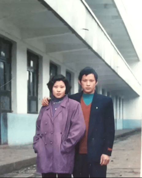 真甜 父母的爱情：上世纪九十年代情侣照，他们笑得真甜