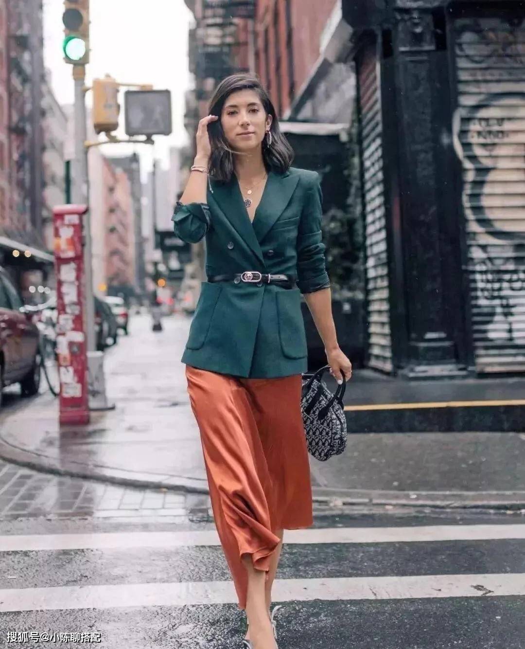 设计 春季建议少穿阔腿裤,显瘦又百搭的“迷笛裙”让你美得更优雅