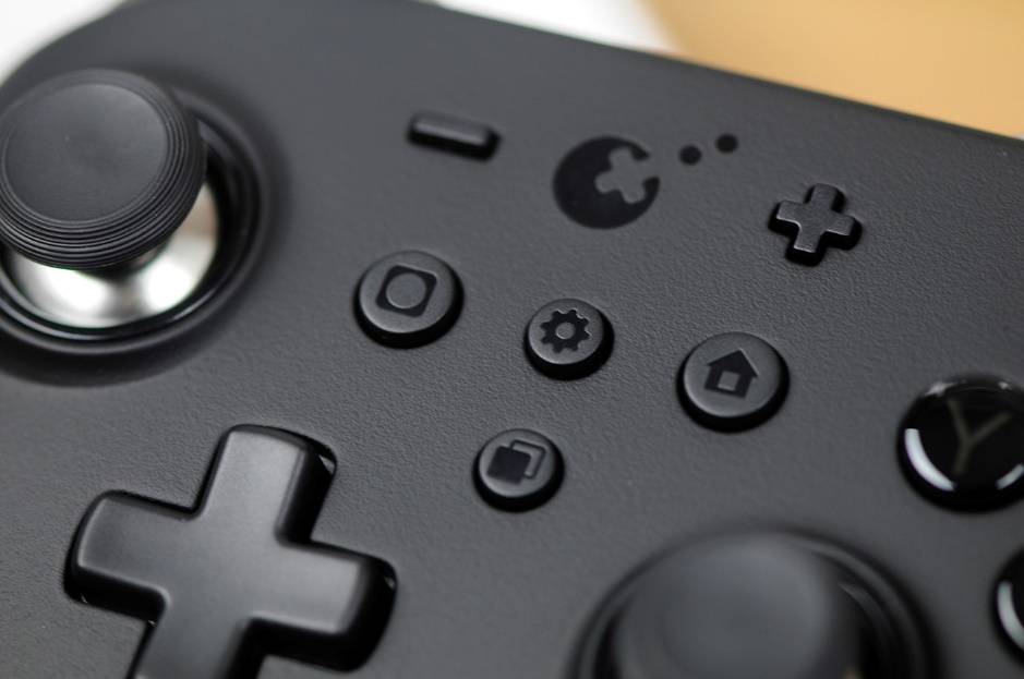 操作丝滑手感棒，自带宏定义！谷粒金刚2 Pro手柄试玩体验