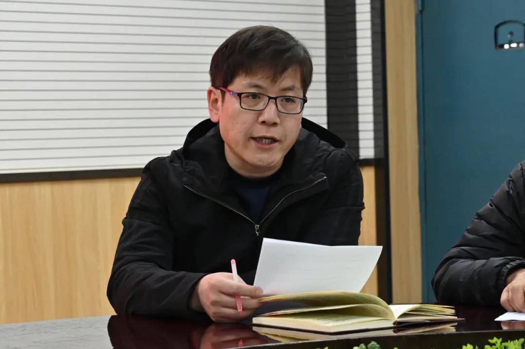 高斌汇报高三年级主任卢志宏汇报德育处主任白永亮汇报教学办主任王进
