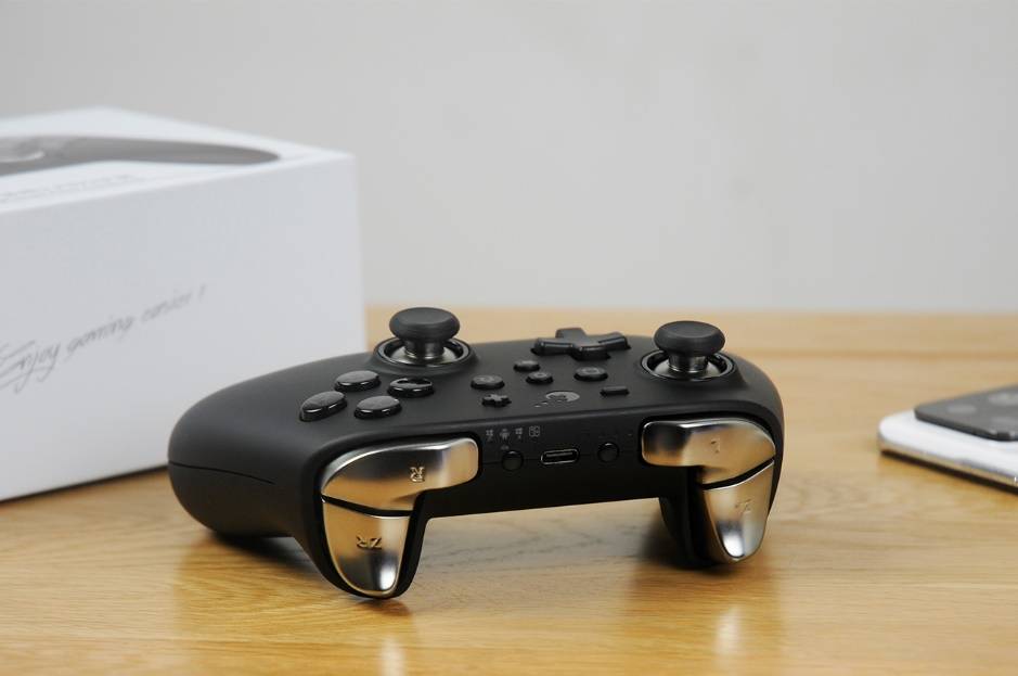 操作丝滑手感棒，自带宏定义！谷粒金刚2 Pro手柄试玩体验