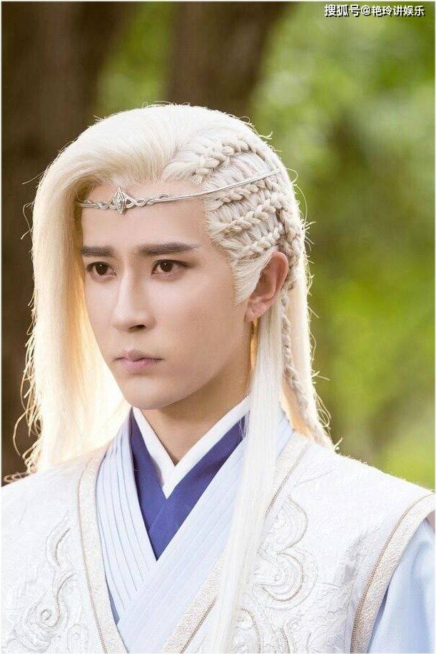 冯绍峰男星“白发”造型，逃过了东华帝君“高伟光”，却为林彦俊心动了