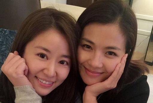 刘涛更林心如美得真天然,同框小2岁刘涛更显年轻,就连章子怡都被艳压