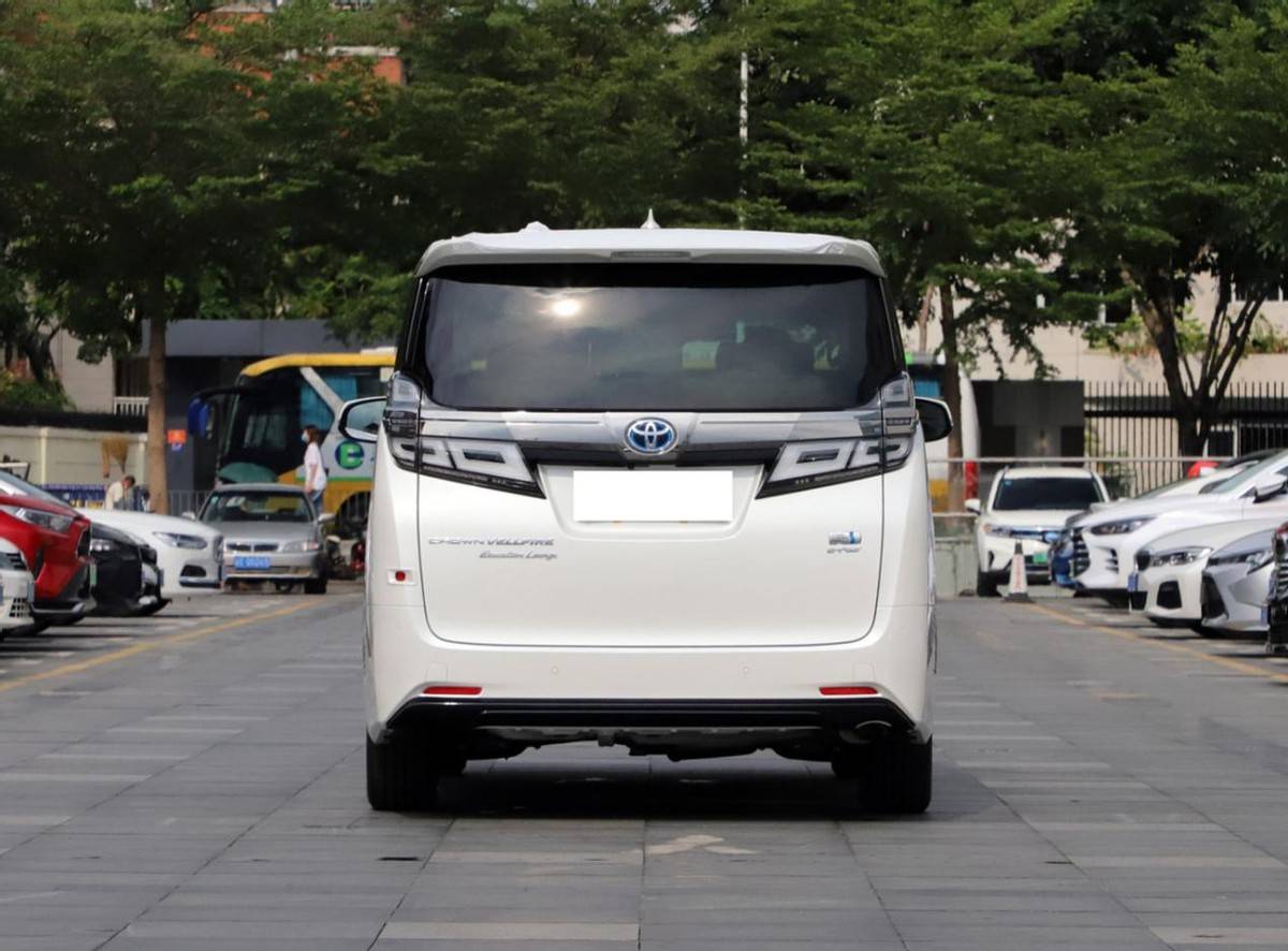 有它何需埃尔法车标是皇冠车长4975mm配7座还不用加价