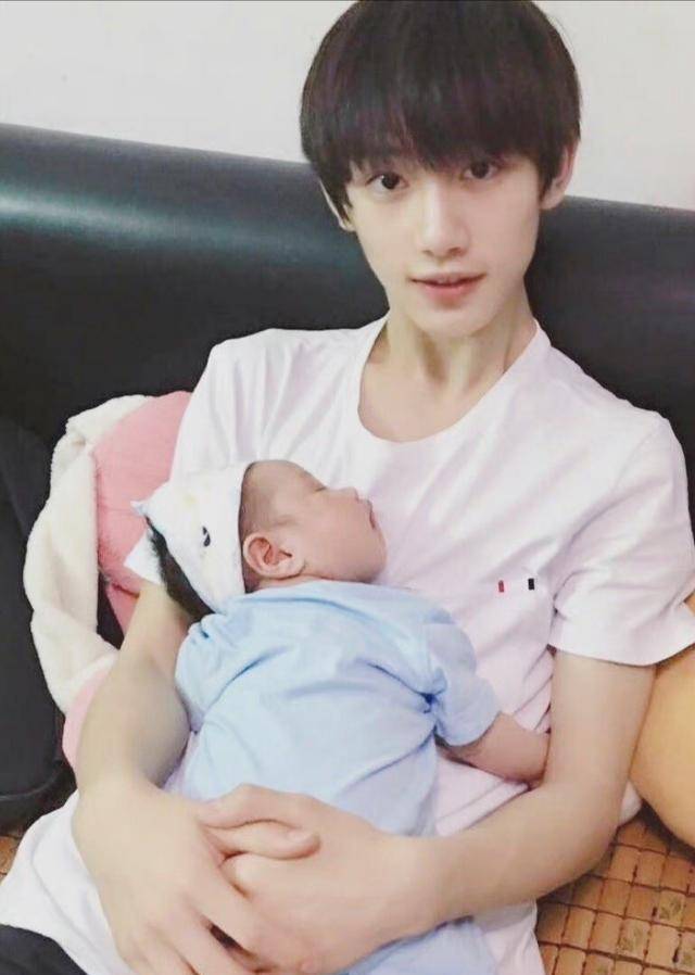 原创丁程鑫姐姐生孩子热搜第一网友一个素人也能上热搜