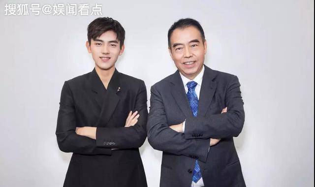 剑眉陈红的两个儿子颜值相差太大，网友：全是陈凯歌的锅