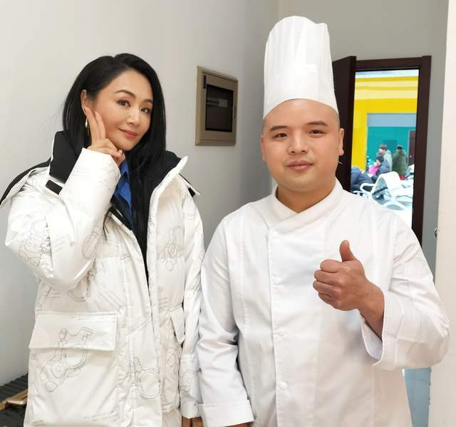 脸盆哥精彩亮相天津卫视跨时代战书,与演员曹颖合作