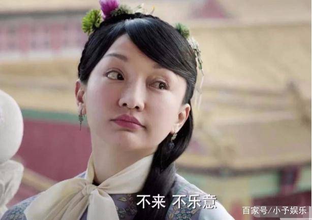 生活45岁周迅素颜近照终于崩了！少女感彻底消失，穿搭被嘲像小老太太