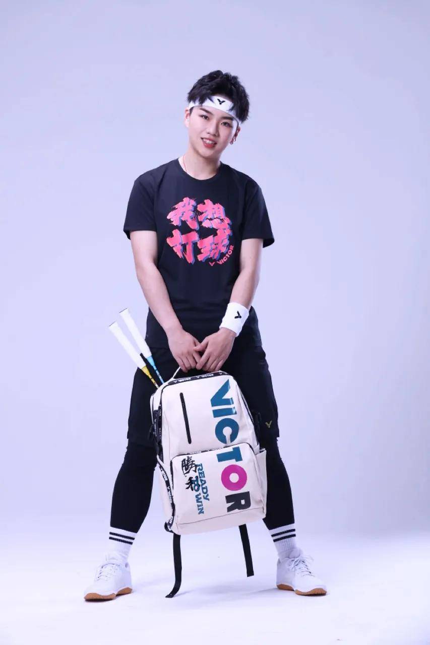 victor签约世界冠军李茵晖