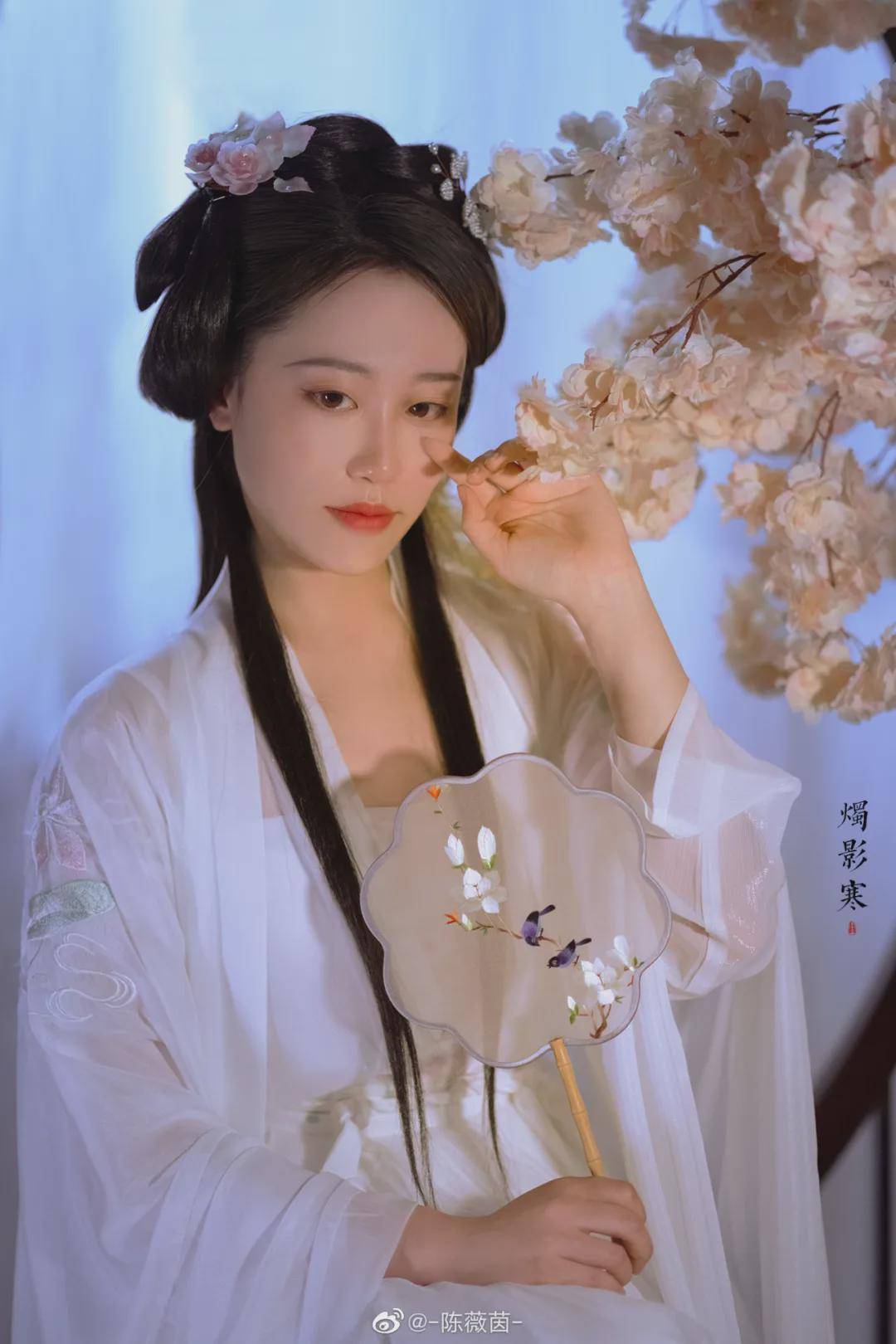 蝈蝈 汉服小仙女：长河渐落晓星沉