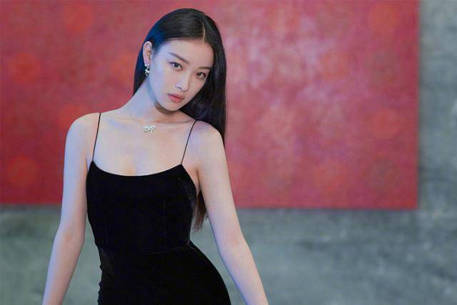 因为脸上有这4个特征的女人,属于真正的“高级脸”,年纪越大越女神