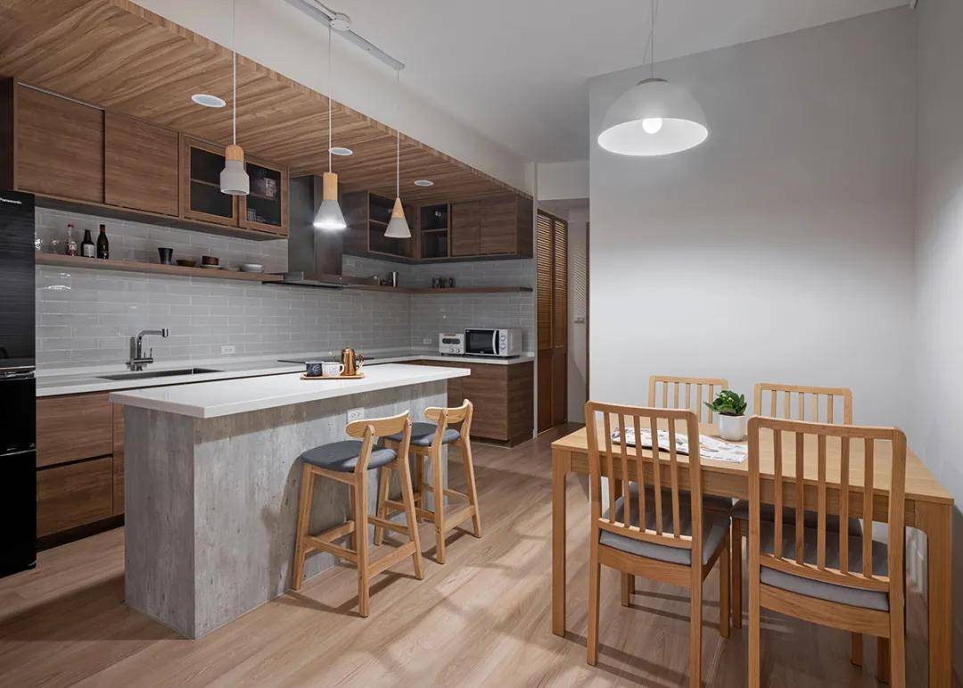 半开放式厨房   超大岛台,40 年老屋焕然一新!_设计_木质_壁面