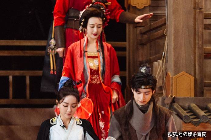 角色|大侦探“醉仙楼老板”张若昀,乔振宇红装潇洒惊艳,王鸥似画中人