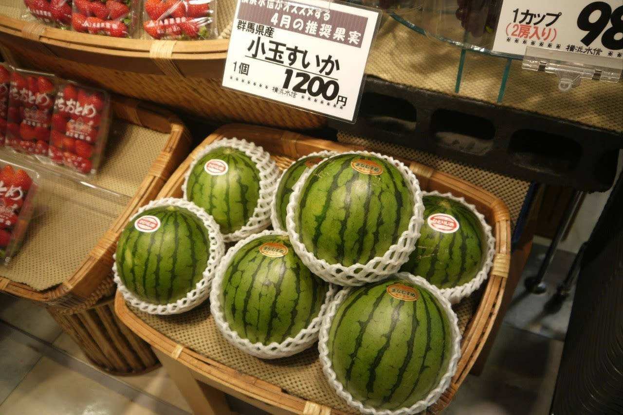 日本国内的果蔬价格的确不低,那么日本与韩国比较,哪国更吃不起水果?