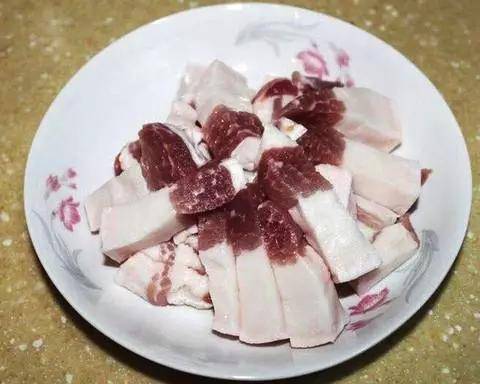 加入适量|做红烧肉时候加上它，色香味俱全，堪比大厨级！