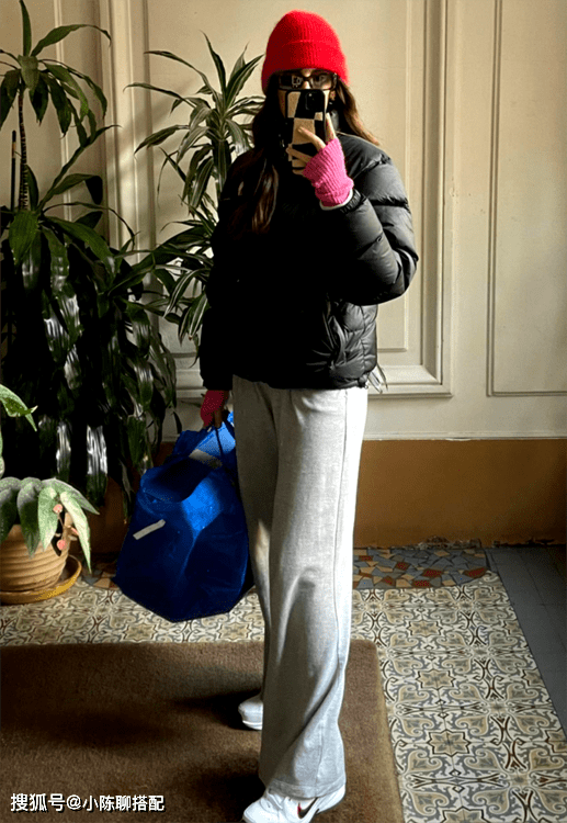 上半身 2022年春季，大龄女人短款外套要这样穿搭，时尚洋气有气质