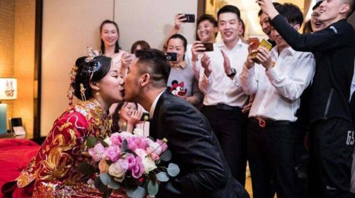 名将赵云蕾拿到博士学位历史第一人,嫁小3岁帅气老公幸福如花!