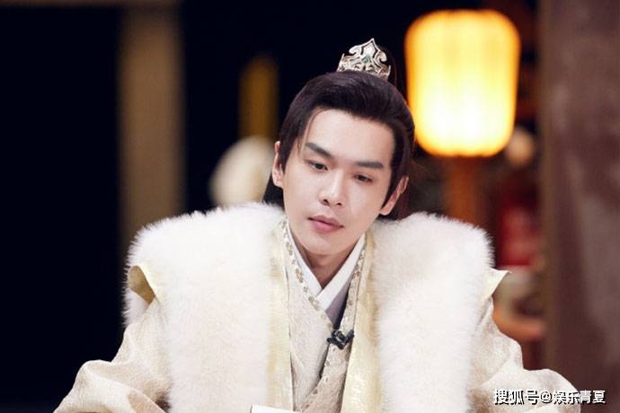 角色|大侦探“醉仙楼老板”张若昀，乔振宇红装潇洒惊艳，王鸥似画中人