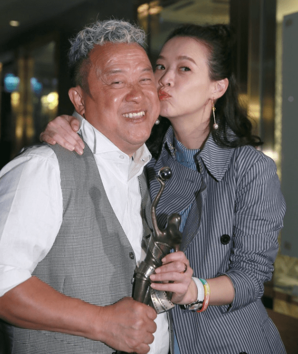 港媒曝49岁曾宝仪跟初恋分手,男方无法接受她跟曾志伟太过亲密_林明谦