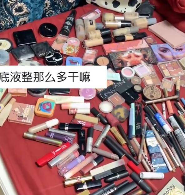 山东长了几张脸？山东一女生开学前收拾化妆品，妈妈看到摆一床懵圈