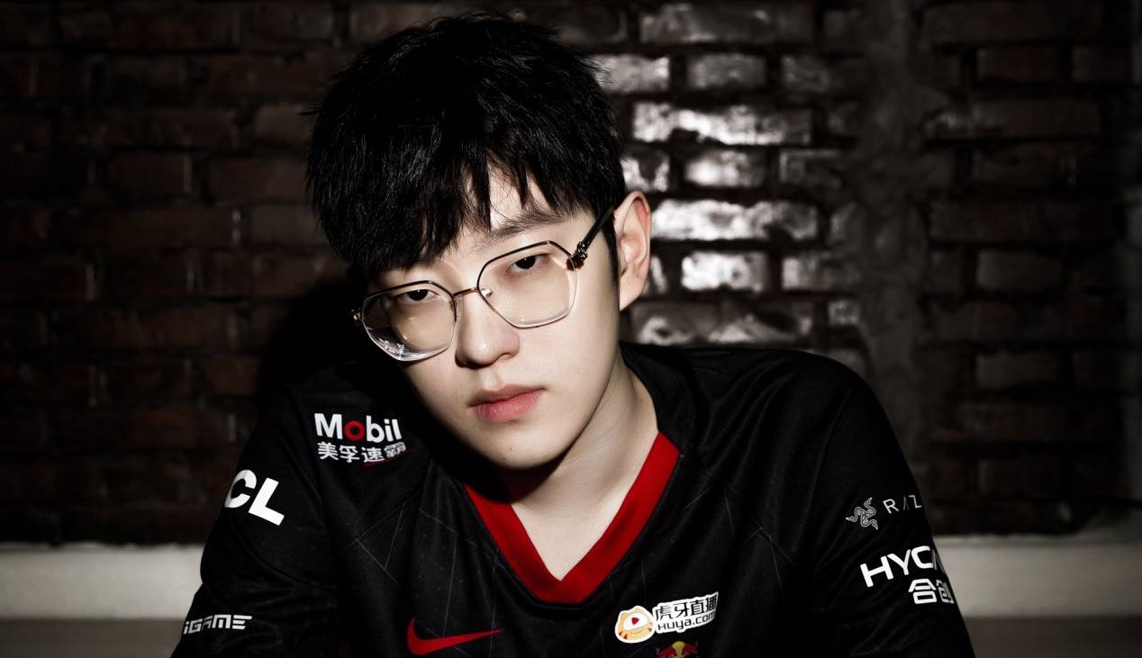 scout点果子害队友,还自行打断大招_比赛_瑞兹_rich