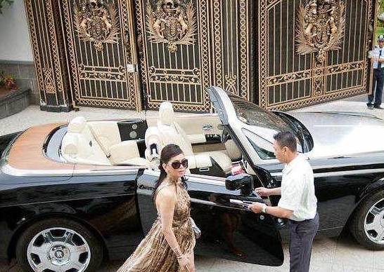 50岁富婆招男司机包吃包住月薪10万4点要求却无人敢应