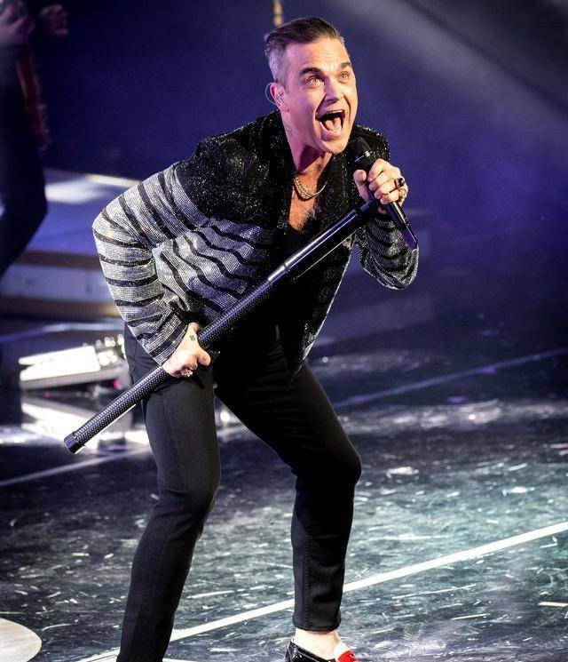 45岁过气歌手自荐真人秀为钱愿意野外吃虫网友不想看这傻子