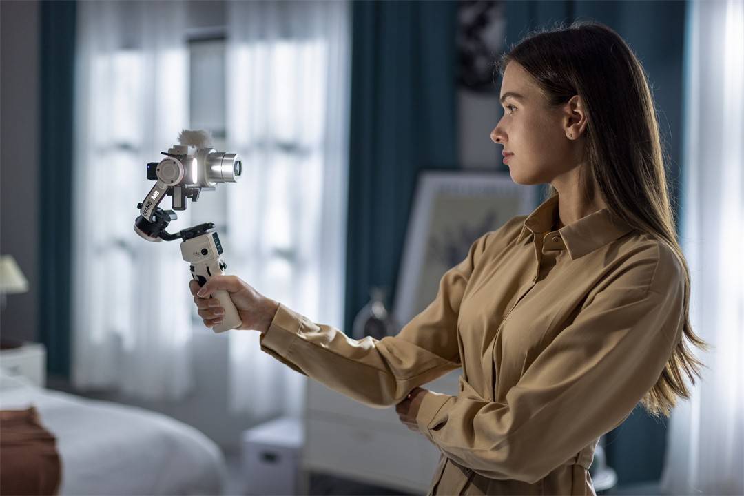 双色温补光灯加持的云鹤M3云台为何称得上是索尼专业微单最佳伴侣